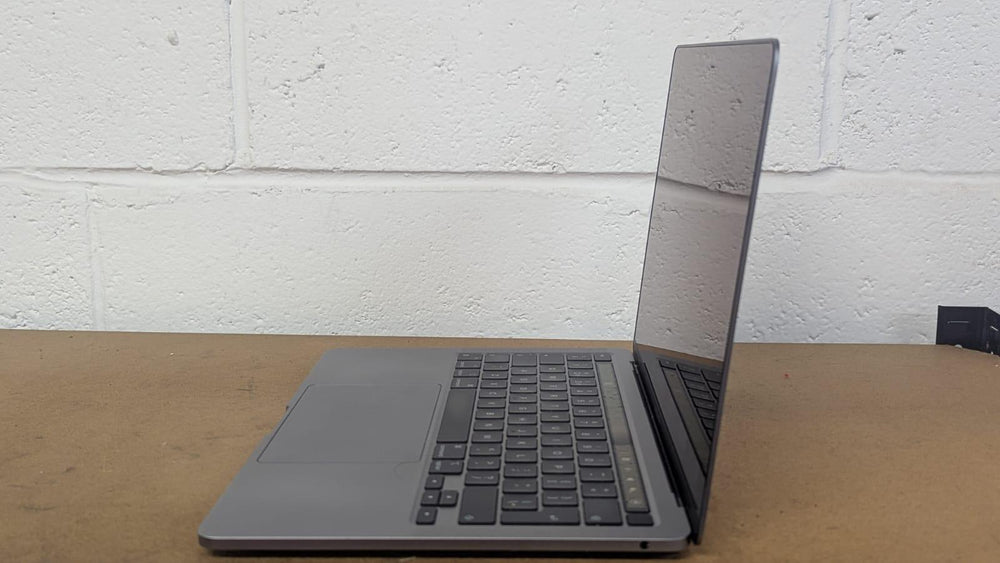  Apple MacBook M1 13.3 inch Retina Display 8GB RAM 256GB SSD
