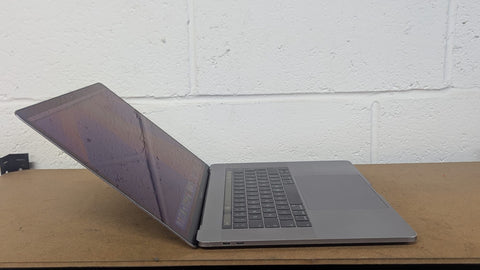 Apple MacBook Pro 2018 – 15.4” Retina | Intel Core i7 8th Gen Quad-Core @ 2.2GHz