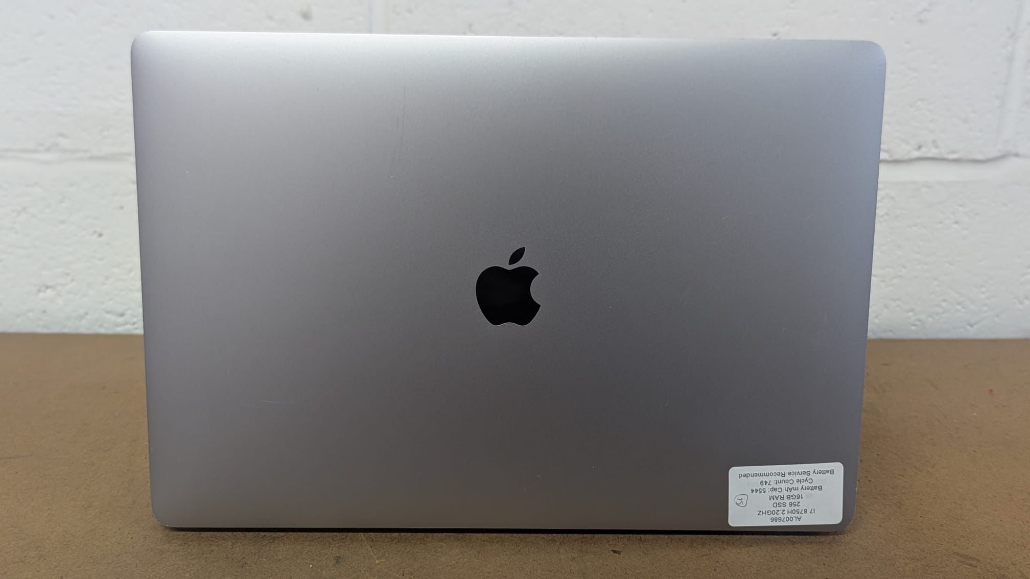Apple MacBook Pro 2018 – 15.4” Retina | Intel Core i7 8th Gen Quad-Core @ 2.2GHz