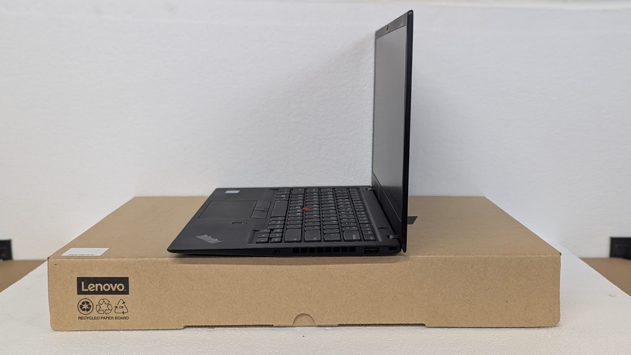 Lenovo ThinkPad X1 Carbon Gen 7 Laptop - 14" FHD IPS, Intel i7-8565U, 16GB RAM, 512GB SSD, Win 11 Pro