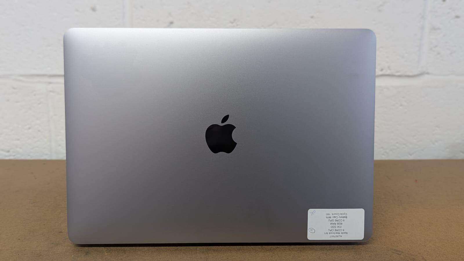  Apple MacBook M1 13.3 inch Retina Display 8GB RAM 256GB SSD
